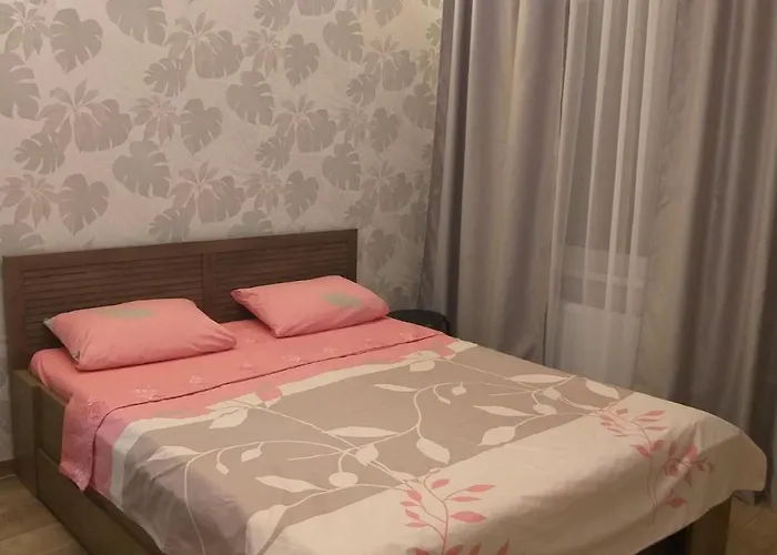 Апартаменты Рядом С Метро Защитников Украины, Спортивная